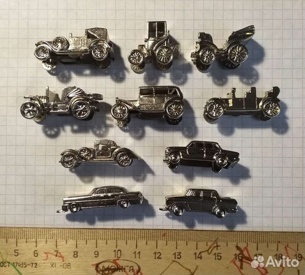Набор миниатюрных металлических машинок