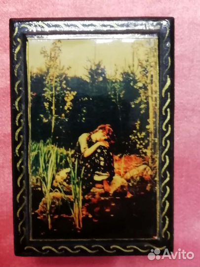 Две лаковые шкатулки