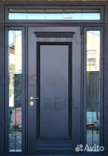 Металлическая входная дверь со стеклом и фрамугой
