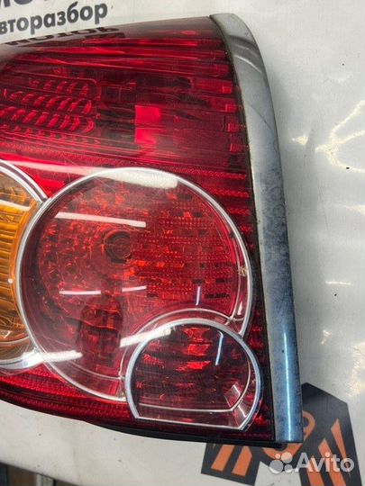 Фонарь задний правый Toyota Avensis 2 250 1zzfe