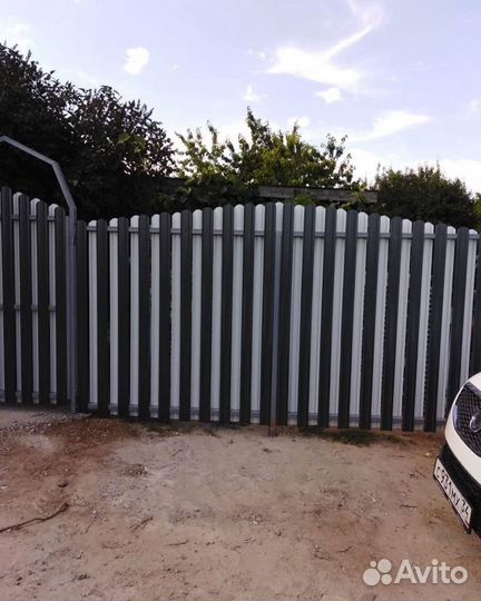 Забор из евроштакетника