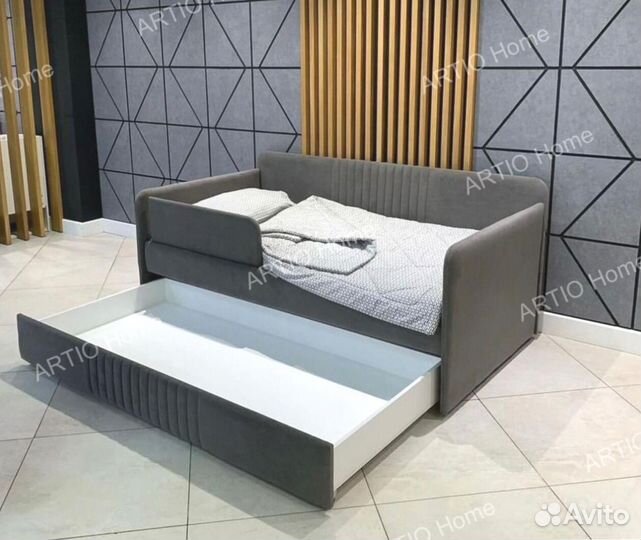 Детская кровать с бортиками