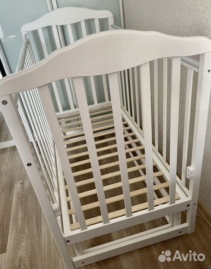 Кровать детская с маятником, матрасом и бортиками