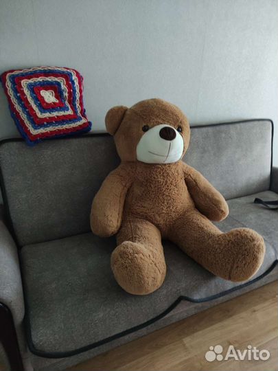 Большой плюшевый мишка