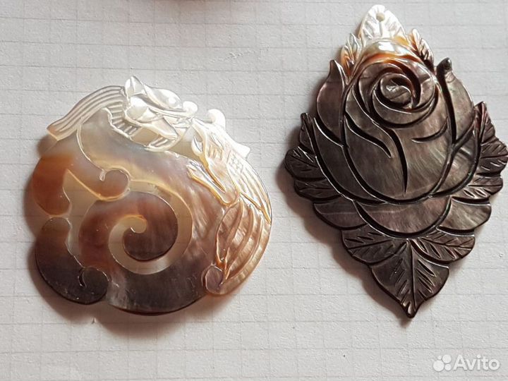 Резные подвески из натурального перламутра