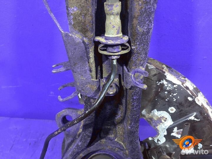 Кулак передний правый Volkswagen Touareg 2 (Nf)