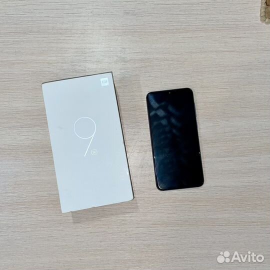 Телефон Xiaomi Mi 9 SE