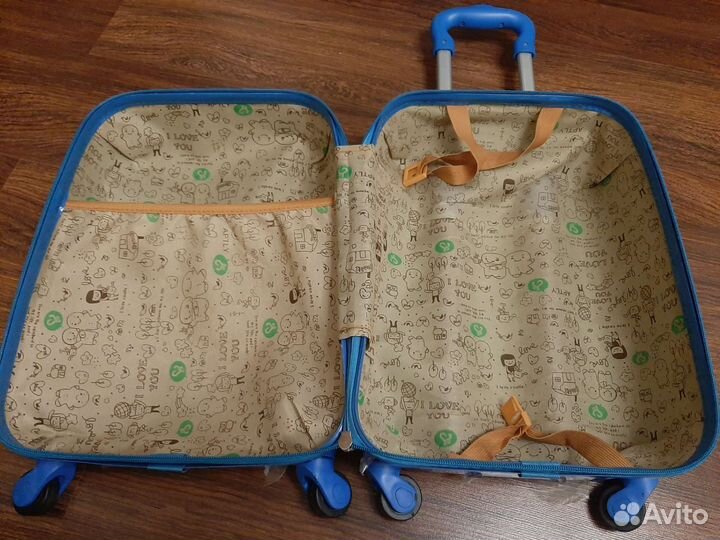 Чемодан на колесах детский
