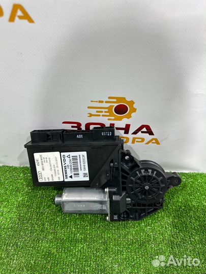 Мотор стеклоподъемника задний правый Audi A4 B7