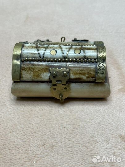 Шкатулка для украшений резьба кость + латунь