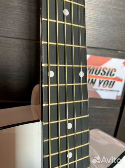 Гитара + тюнер для настройки