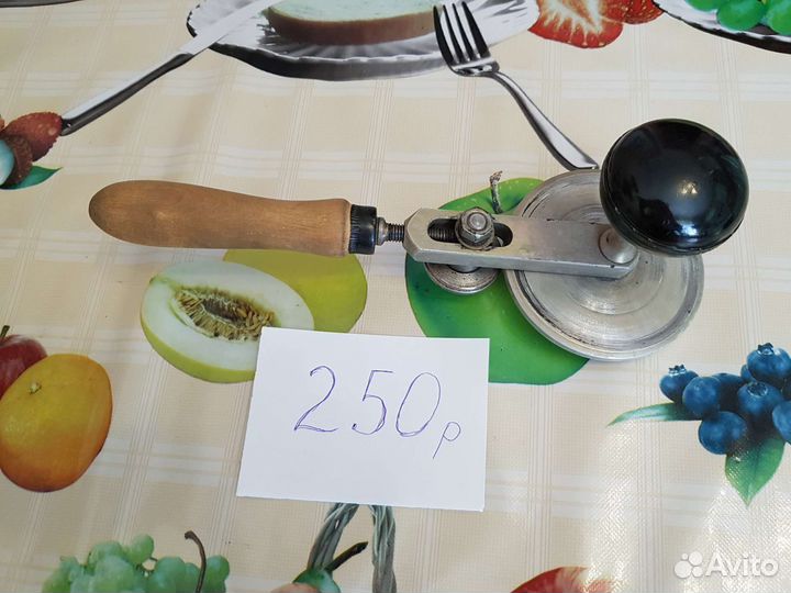 Закаточная машинка для стеклянных банок