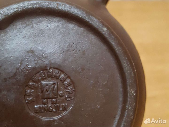 Заварочный чайник на блюдце