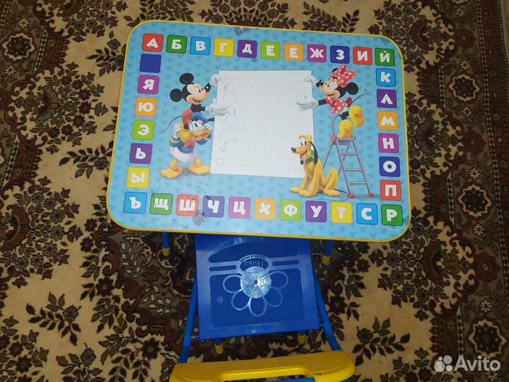 Детский стол со стулом