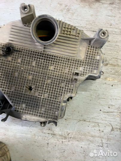 Корпус воздушного фильтра на рено логан