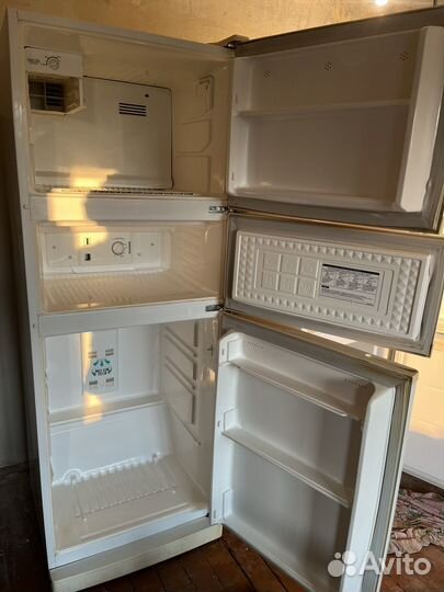Холодильник 3-х камерный