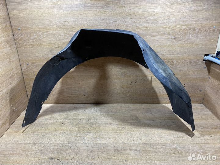 Подкрылок передний левый VW Passat B4 1704171