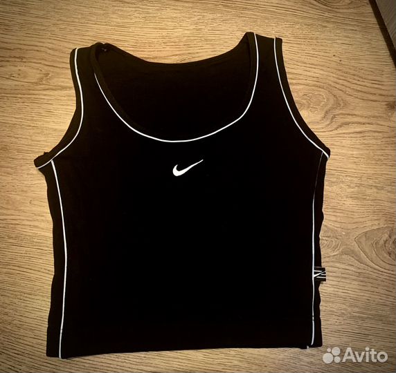 Новый спортивный топ Nike