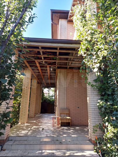 Дом 180 м² на участке 5,5 сот.