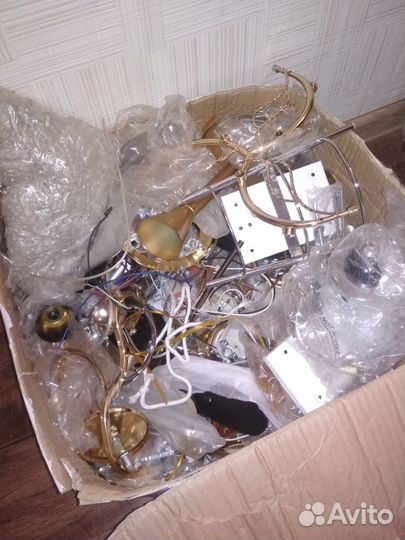 Коробка запчастей от новых люстр, светильников