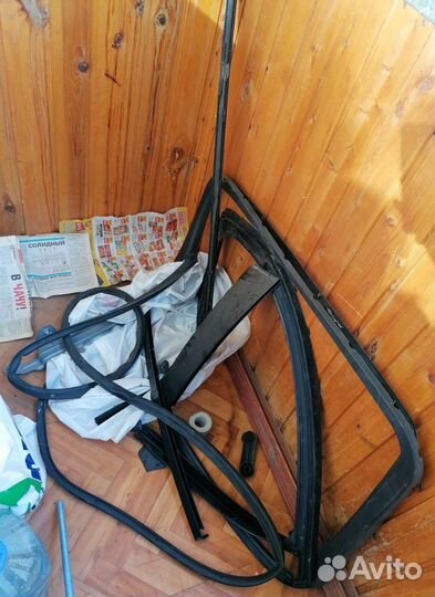 Обшивка задней левой двери