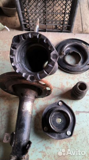 Задняя стойка camry 40