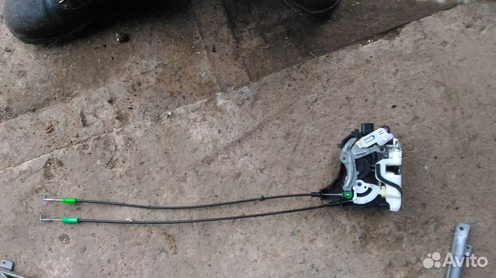 Замок двери задней левой Mitsubishi Lancer 10