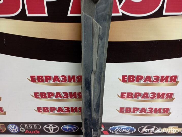 Пыльник крыла передний правый Audi Q5 8R cdnc 2011