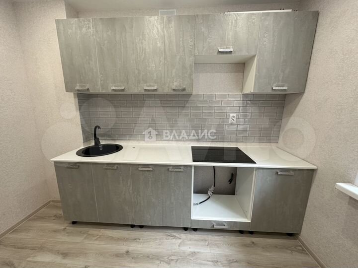 2-к. квартира, 50 м², 1/14 эт.