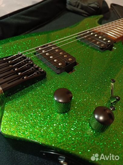 Безголовая электрогитара