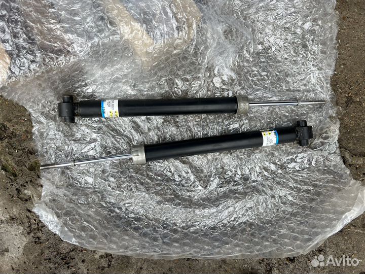 Амортизаторы подвески Lexus IS 300 Hybrid