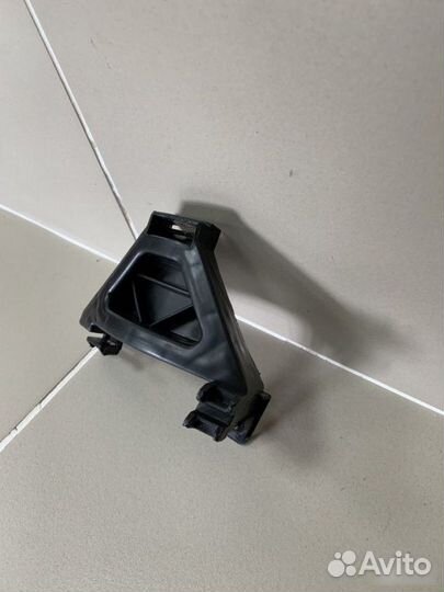 Кронштейн бампера передний Ford Focus 2