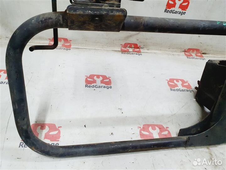 Крепление запасного колеса Nissan Terrano lbyd21