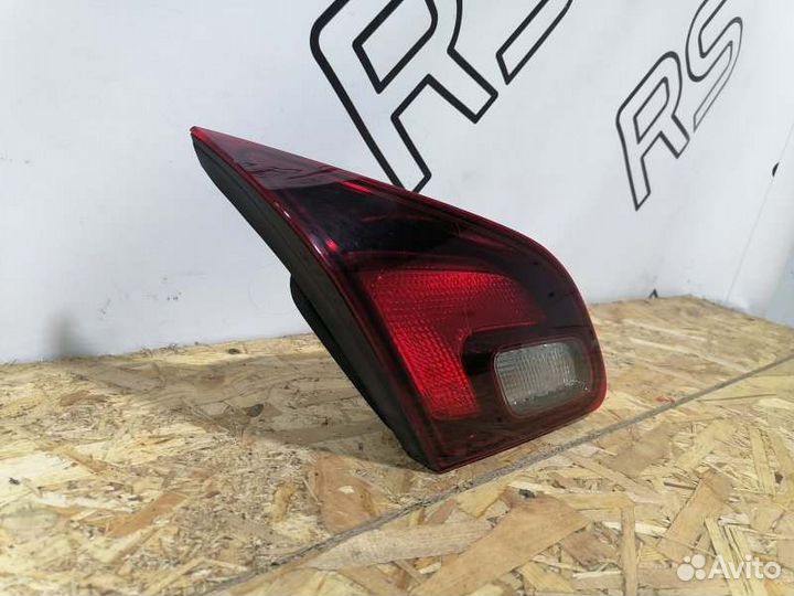 Фонарь внутренний задний левый Opel Astra J HB