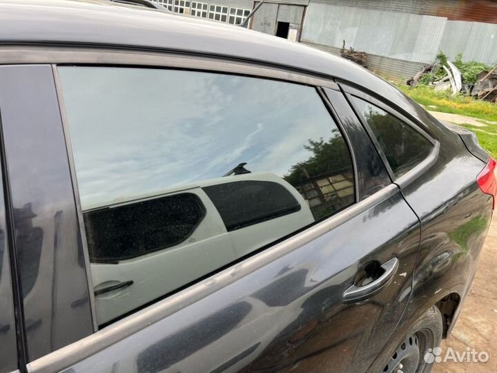 Стекло задней левой двери Ford Focus III