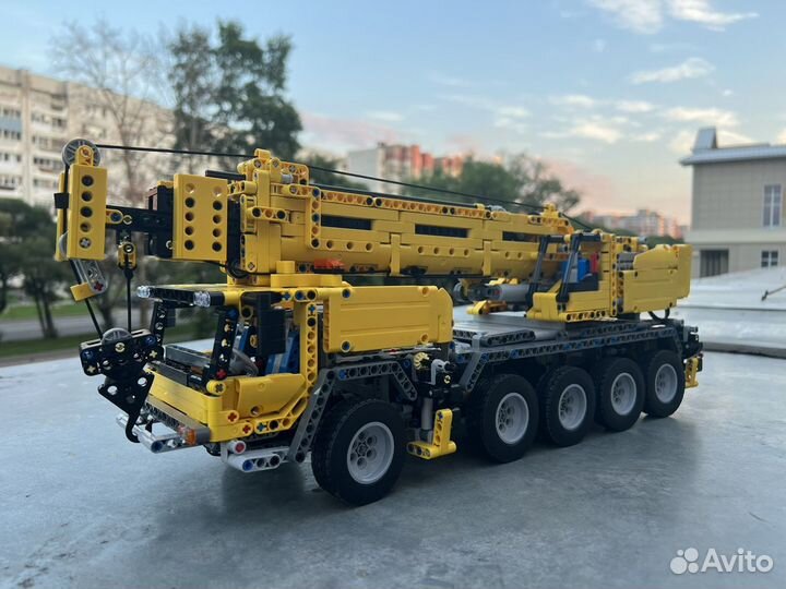 Конструктор(Lego) кран радиоуправляемая модель