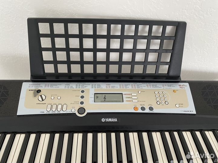 Синтезатор yamaha PSR-R200