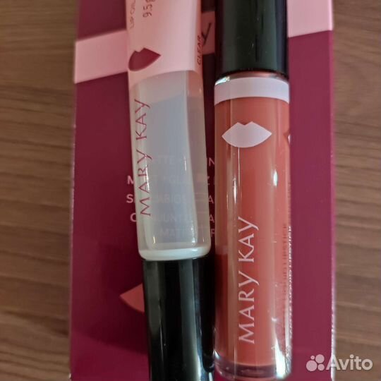 Помада, карандаш для губ, тени для век MaryKay