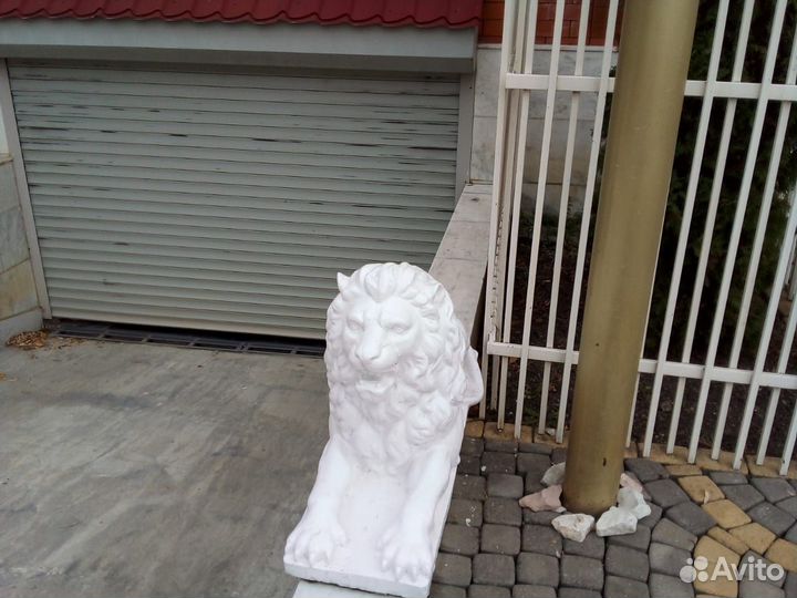 Скульптура лев из бетона