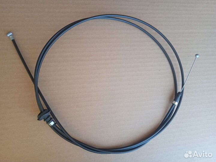 Трос открытия капота Toyota Hilux