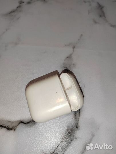 Зарядный кейс для Apple AirPods