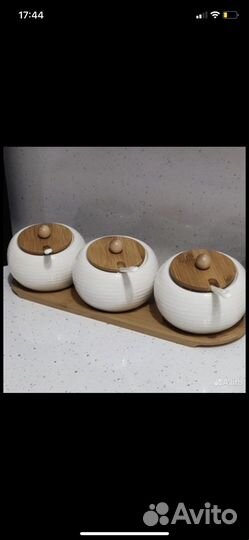 Фарфоровый набор сахарниц на подставке