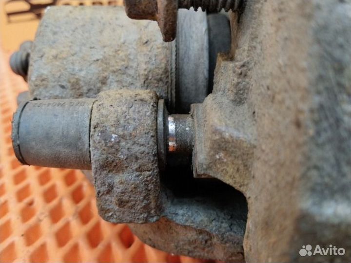 Суппорт передний правый Ford Focus 3 CB8 pnda 1.6