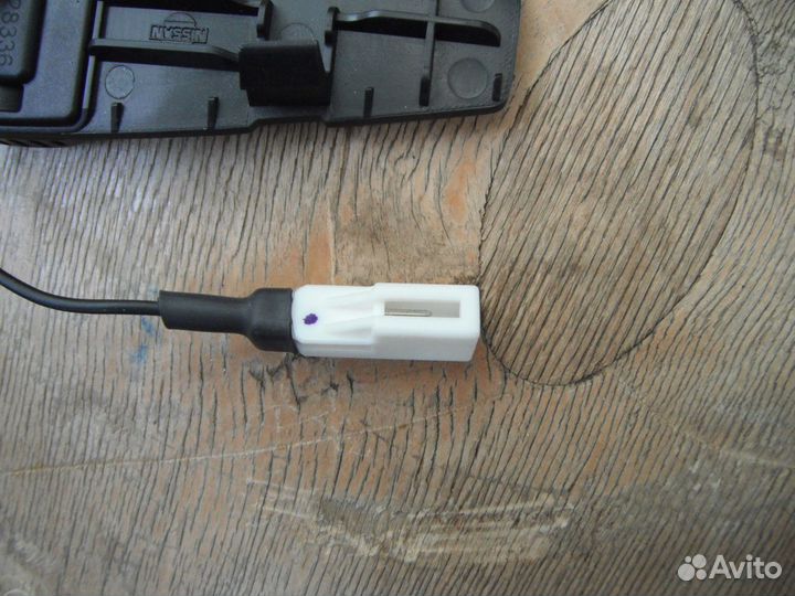 Микрофон телефона в салоне Nissan Primera P12