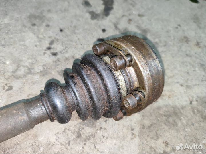 Полуось передний правый Audi 100 C3 седан KU 2.2I