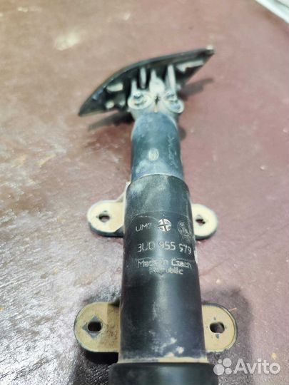 Форсунка омывателя фар левая Skoda Superb 2