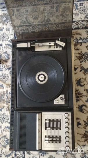 Проигрыватель винила СССР электрофон