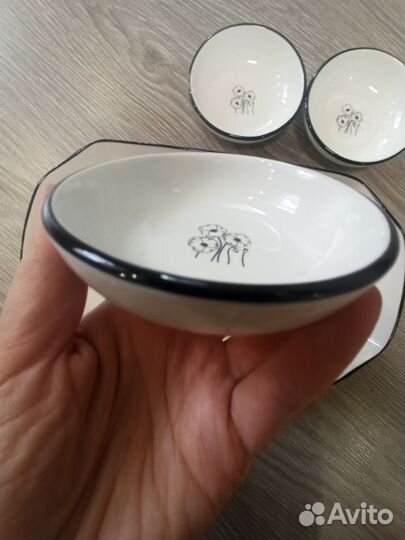 Новый набор посуды для сервировки