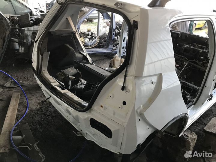 Заднее правое крыло джили мк кросс в наличие