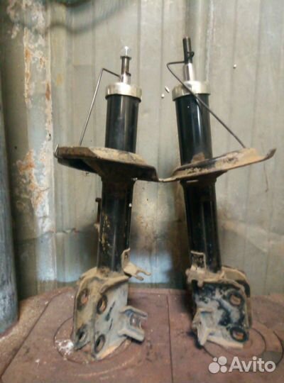 Стойки suzuki sx4 пара